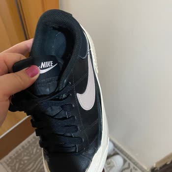 Kısa Sürede Yanlarında Açılma Olan Nike Ayakkabı İçin Değişim Talebi