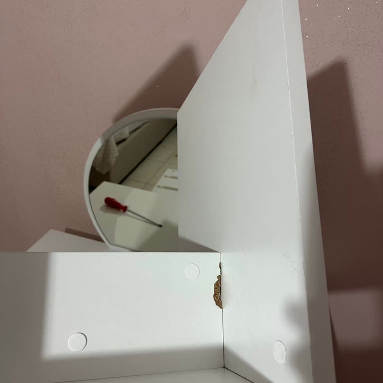 Koçtaş Aynalı Makyaj Masasında Çizik Ve Boya Atması Mağduriyeti!