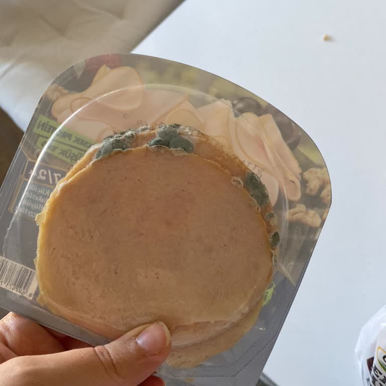 Son Kullanma Tarihi Geçmemiş Üründe Küf Şoku: Denetim Eksikliği