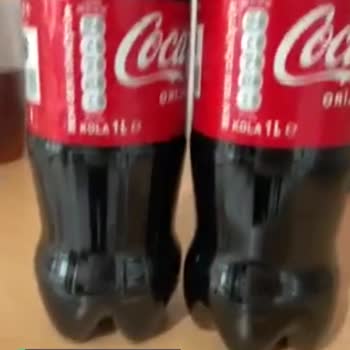 Eksik Coca-Cola Biri Diğerinden Az