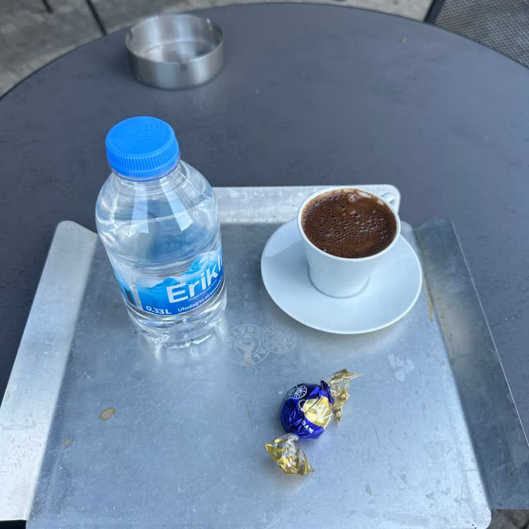 Kahve Dünyası Şubesinde Hijyen Eksikliği Ve Temizlik Endişesi