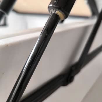 Çelik Gas Spring Amortisör Yağ Sızdırıyor Müşteri Hizmetlerine Ulaşamıyorum