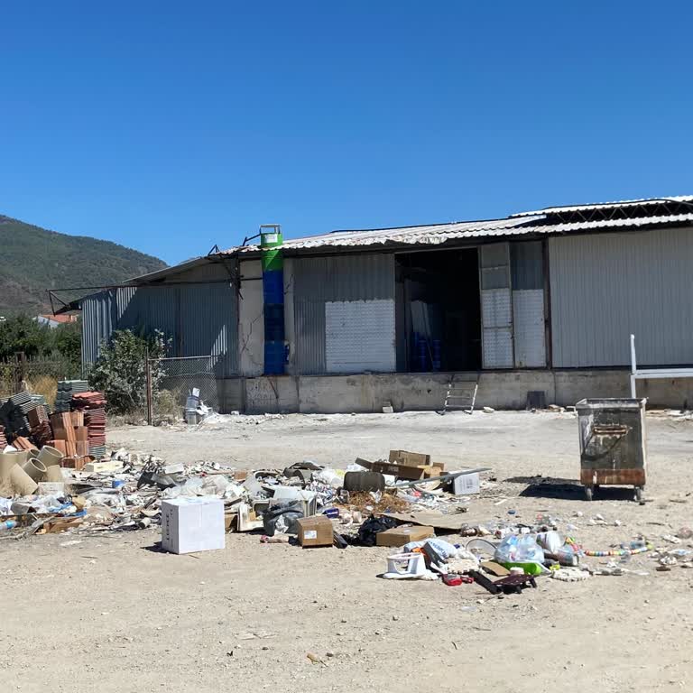 Çamköy Mahallesinde Uzun Süredir Çöpler Toplanmıyor, Çevre Kirliliği Artıyor