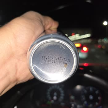 Encontré una pieza extraña en mi Red Bull 355 ml y no recibí respuesta