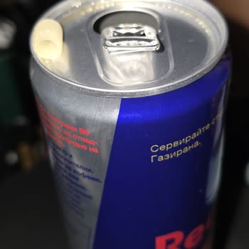 Encontré una pieza extraña en mi Red Bull 355 ml y no recibí respuesta