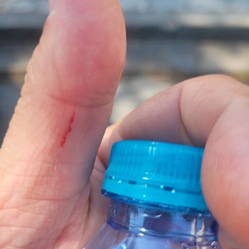 Sutar Doğal Kaynak Suyu Pet Şişe Elim Kesti