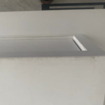 Yeni Alınan Makyaj Masası Ve Aynasında Deformasyon Şoku