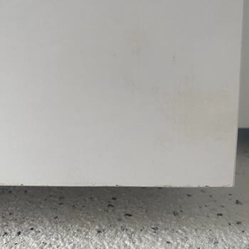 Yeni Alınan Makyaj Masası Ve Aynasında Deformasyon Şoku