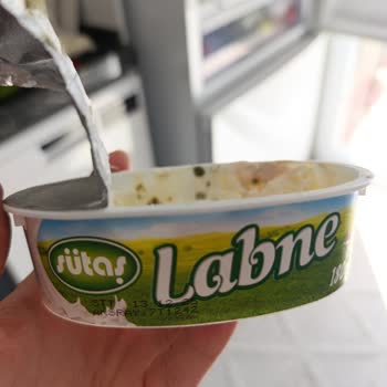 Son Kullanma Tarihine Rağmen Sütaş Labne Kısa Sürede Küflendi