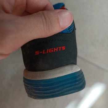 Skechers Çocuk Ayakkabıda Kısa Sürede Deformasyon Ve Işık Arızası Yaşadık