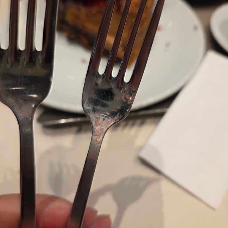 Kahve Dünyası'nda Hijyen Şoku: Kullanılmış Çatal Skandalı