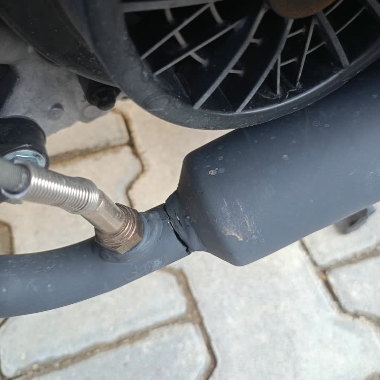 Garanti Kapsamındaki Egzoz Arızası İçin Parça Temini Ve Müşteri Hizmetleri Sorunu