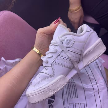 4000 TLye Aldığım Adidas Ayakkabı Üç Ayda Yırtıldı Mağduriyetim Çözülmedi