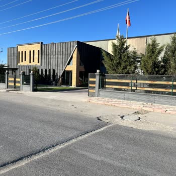 Kazı Sonrası Yol Onarılmadı, Alarm Ve Maddi Zarar Yaşıyoruz