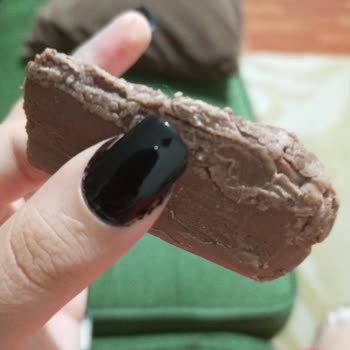 Çikolatanın İçinden Kıl Çıkması Ve Bozulmuş Görüntü