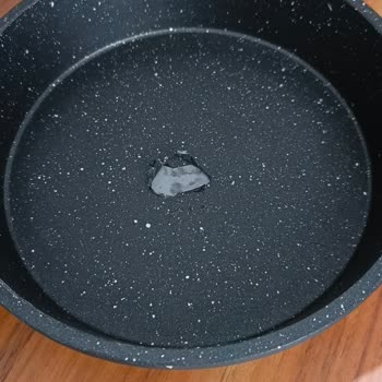 Taç Mutfak Yeni Alınan Tava Setinde Soyulma Problemi ve Ürün Değişim Talebi