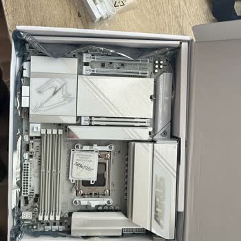 Sinerji Bilgisayar Sıfır Aldığım Anakartın İşlemci Soketi Eğik Çıktı, Mağduriyetim Giderilmiyor