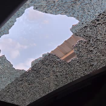 Seyir Halindeyken Sunroof Camı Patladı, Güvenimiz Sarsıldı