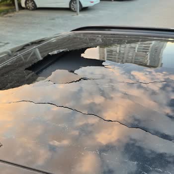 Seyir Halindeyken Sunroof Camı Patladı, Güvenimiz Sarsıldı