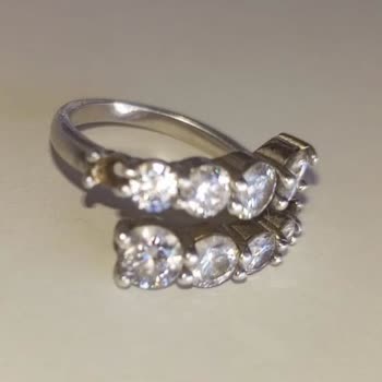 Hediye Yüzüğün Taşı İki Günde Düştü Çözüm Sunulmuyor