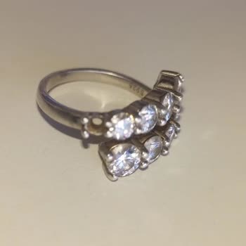 Hediye Yüzüğün Taşı İki Günde Düştü Çözüm Sunulmuyor