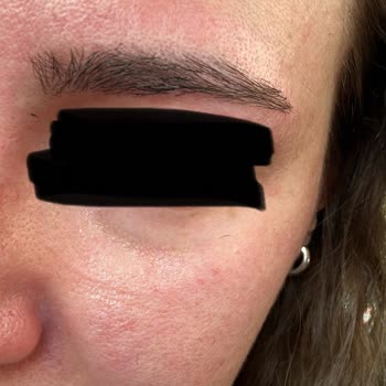 Disappointed With Uneven Eyebrow Service at Sephora Benefit Brow Bar in Izmir