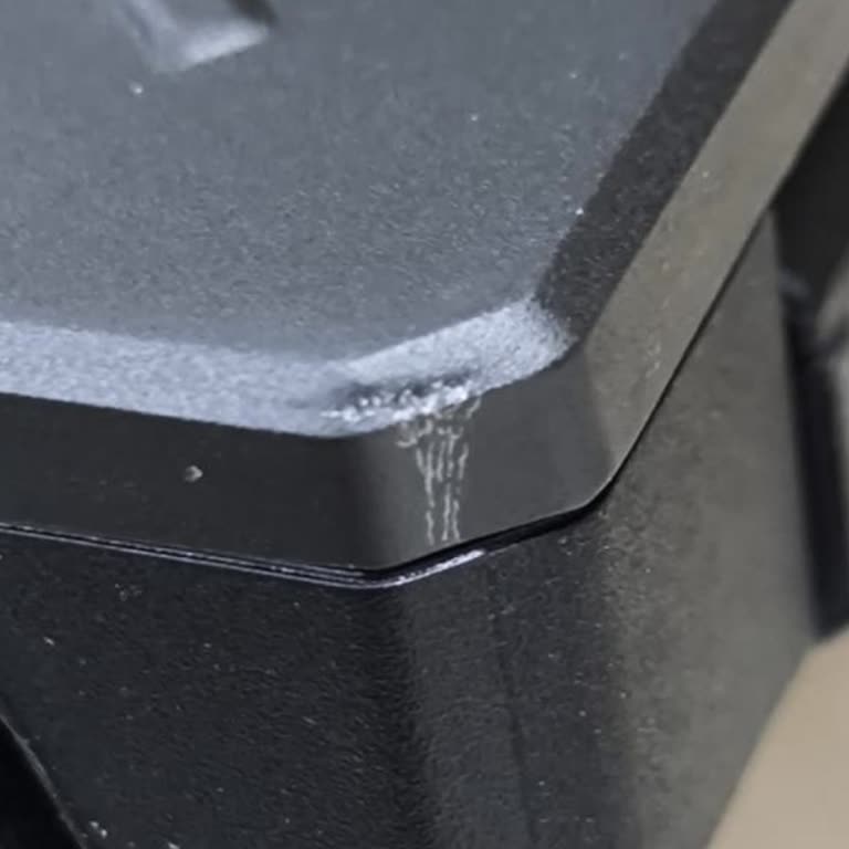 Servise Hasarsız Teslim Ettiğim Laptop Hasarlı Olarak Geri Verildi, Sorumluluk Kabul Edilmiyor