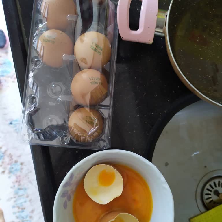 Bozuk Yumurtaya Karşılık Mağazada İade Ve Değişim Yapılmıyor