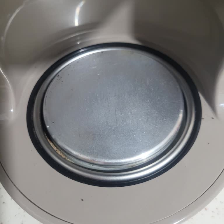 Kahve Makinesinde Pas Lekeleri Ve Sağlam Olmayan Sap Sorunu