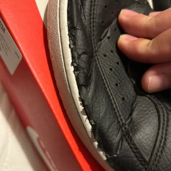 Nike Spor Ayakkabıda Sol Tekte Erken Deri Soyulması Sorunu