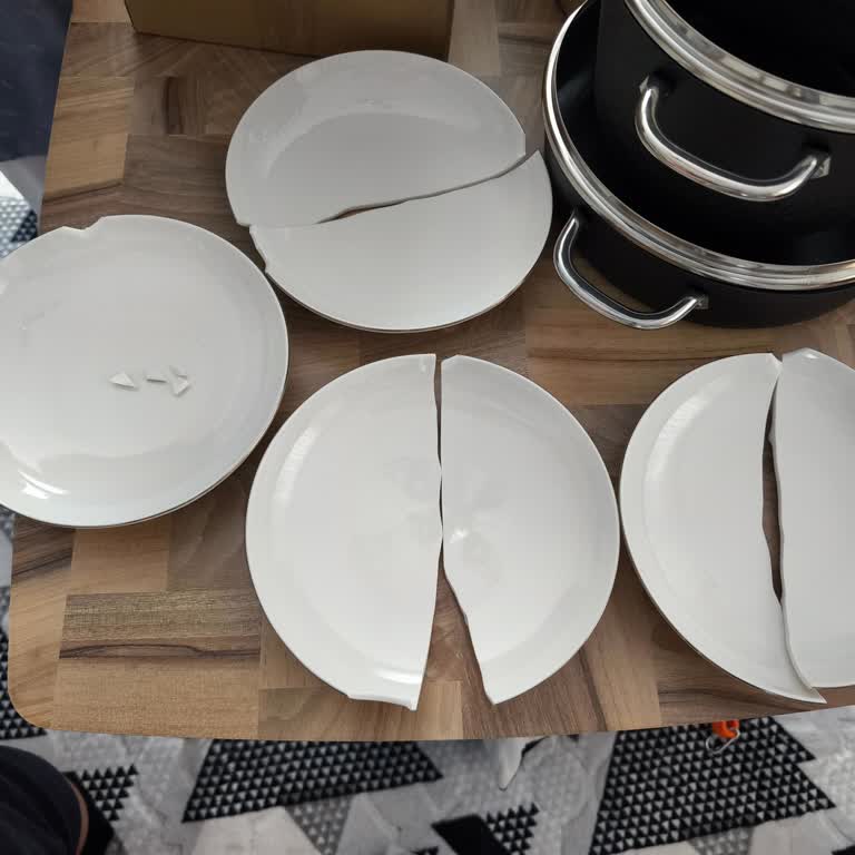 Kırık Tabaklar Ve Müşteri Hizmetlerine Ulaşamama Mağduriyeti