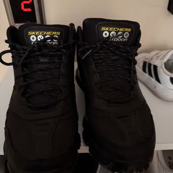 Skechers Botun İç Tabanı Delindi Ve Dikişleri Yırtıldı