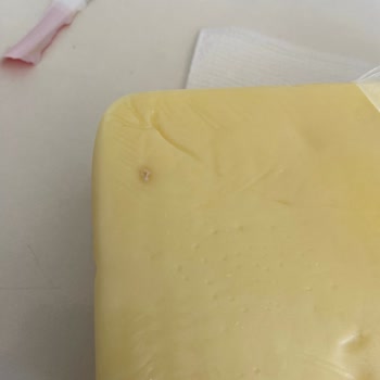 Ekici Peynir Aldığım Kaşar Peynirinde Siyah Lekeler Çıktı, Sağlığım İçin Endişeliyim