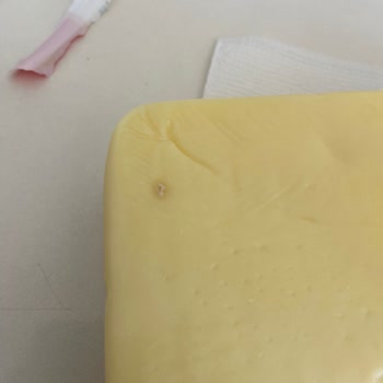 Ekici Peynir Aldığım Kaşar Peynirinde Siyah Lekeler Çıktı, Sağlığım İçin Endişeliyim