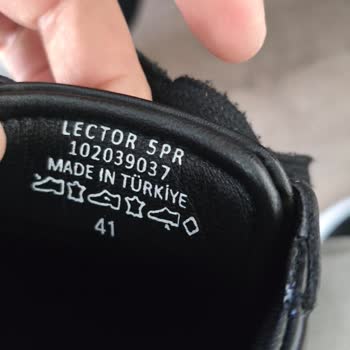 İnci Ayakkabı Metal Aksesuar Yürürken Rahatsız Edici Ses Çıkarıyor!