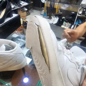 Kısa Sürede Parçalanan Nike Ayakkabıya Güven Sarsıldı