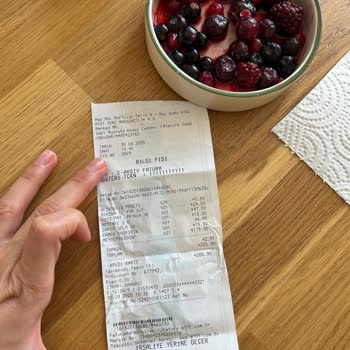 Dondurulmuş Orman Meyvesinde Kurt Şoku Ve İlgisiz Müşteri Hizmeti