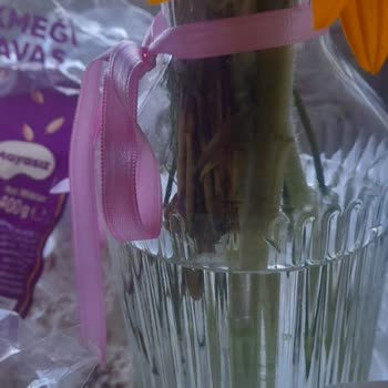 Gönderilen Çiçekler Solmuş Ve Kullanılamaz Durumda Teslim Edildi