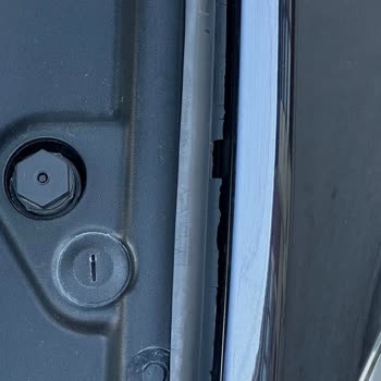 BMW 5 Serisi'nde Kronik Ön Cam Izgarası Ve Fitil Deformasyonu