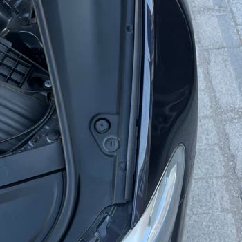 BMW 5 Serisi'nde Kronik Ön Cam Izgarası Ve Fitil Deformasyonu