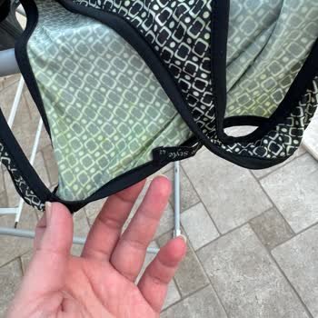 Garnier Protector Solar mancha bikinis y toallas con manchas amarillas