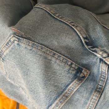 Zara’dan Alınan Pantolon Kısa Sürede Yırtıldı, Müşteri Hizmetleri Yardımcı Olmadı