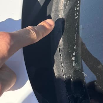 BMW 118i Ön Cam Fitilindeki Deformasyon Nedeniyle Su Sızması Ve Koku Problemi