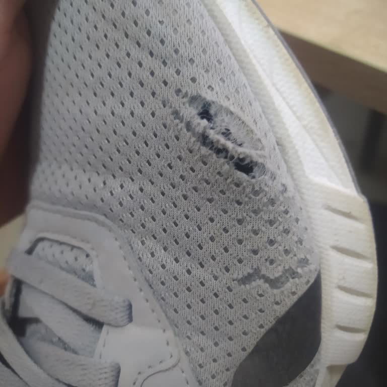 Kısa Sürede Yırtılan Reebok Ayakkabı İçin Garanti Sorunu