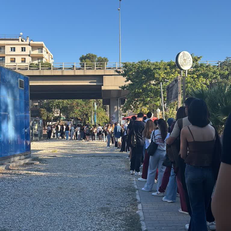 800 Eshot Hattında Uzayan Bekleme Süreleri Yolcuları Mağdur Ediyor