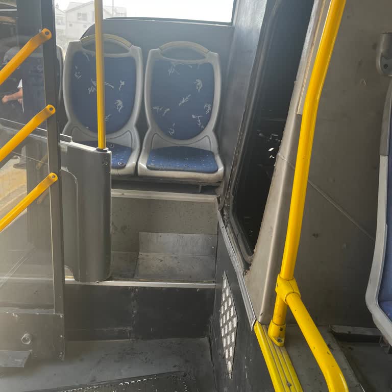 Otobüste Açık Motor Kapağı Ve Güvenlik İhmali