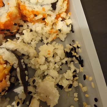 Kocaman Sushi Roll Ürünü Dağılmış Ve Bozuk Çıktı, Ücret İadesi Talebim Var
