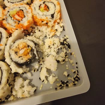 Kocaman Sushi Roll Ürünü Dağılmış Ve Bozuk Çıktı, Ücret İadesi Talebim Var