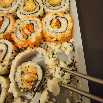 Kocaman Sushi Roll Ürünü Dağılmış Ve Bozuk Çıktı, Ücret İadesi Talebim Var