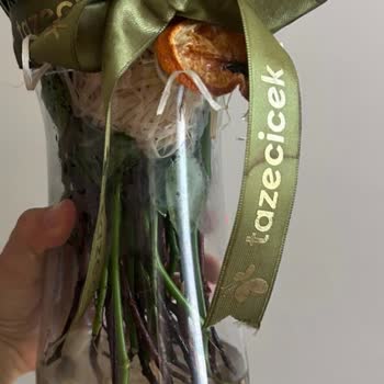 Solmuş Çiçek Ve İlgisiz Müşteri Hizmetiyle Hayal Kırıklığı